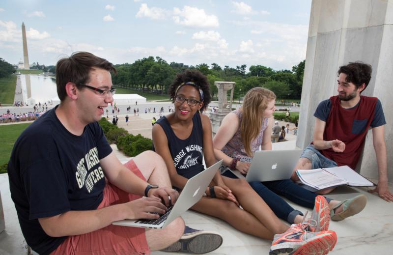 Students at the Lincoln Memorial